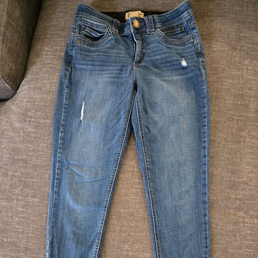 Democracy Size 8 Skinny Jeans Medium Wash Light Distress Stretch